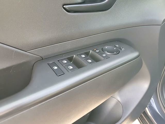 Used 2025 Hyundai Kona SEL image 12