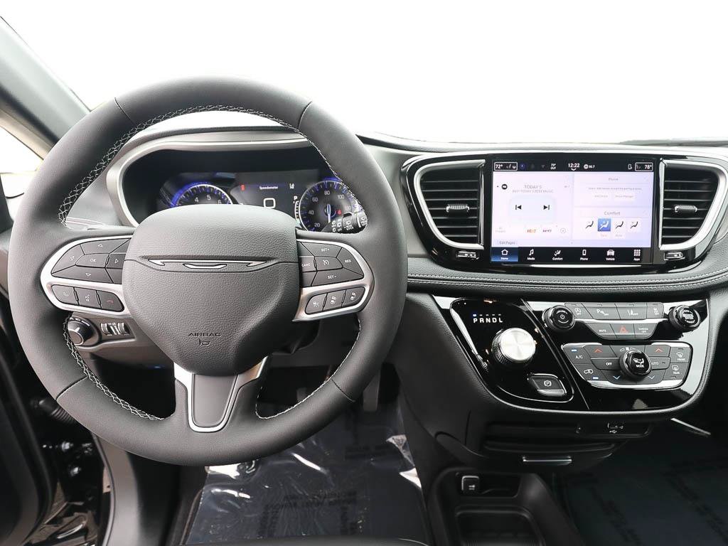 New 2027 Chrysler Pacifica Select AWD/4WD image 11