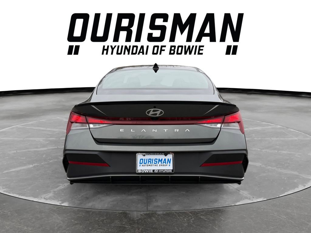 Used 2025 Hyundai Elantra Sport image 5