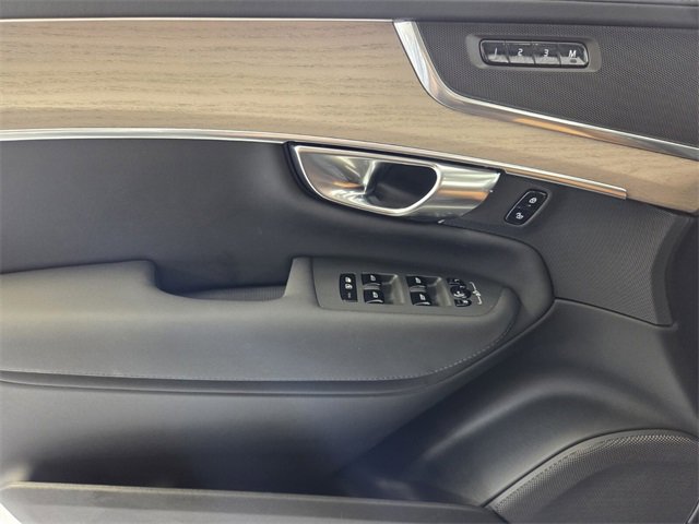 Certified 2025 Volvo XC90 B5 Plus image 41