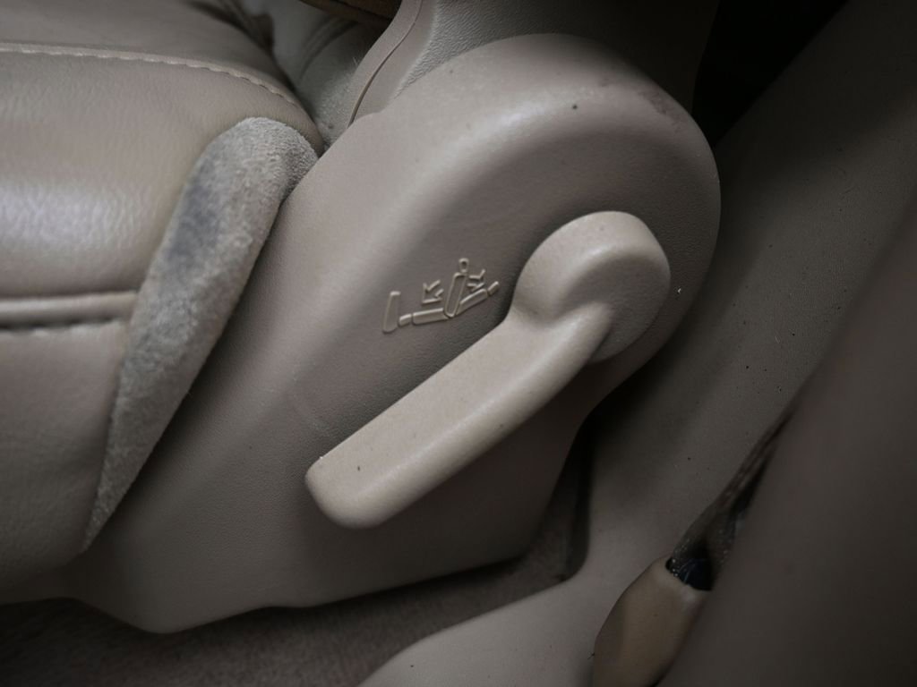 Used 2011 Nissan Armada Platinum w/ 2nd Row Captain Seat Pkg image 29