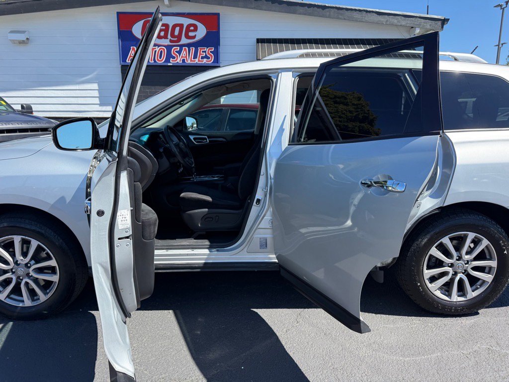 Used 2016 Nissan Pathfinder SV image 19