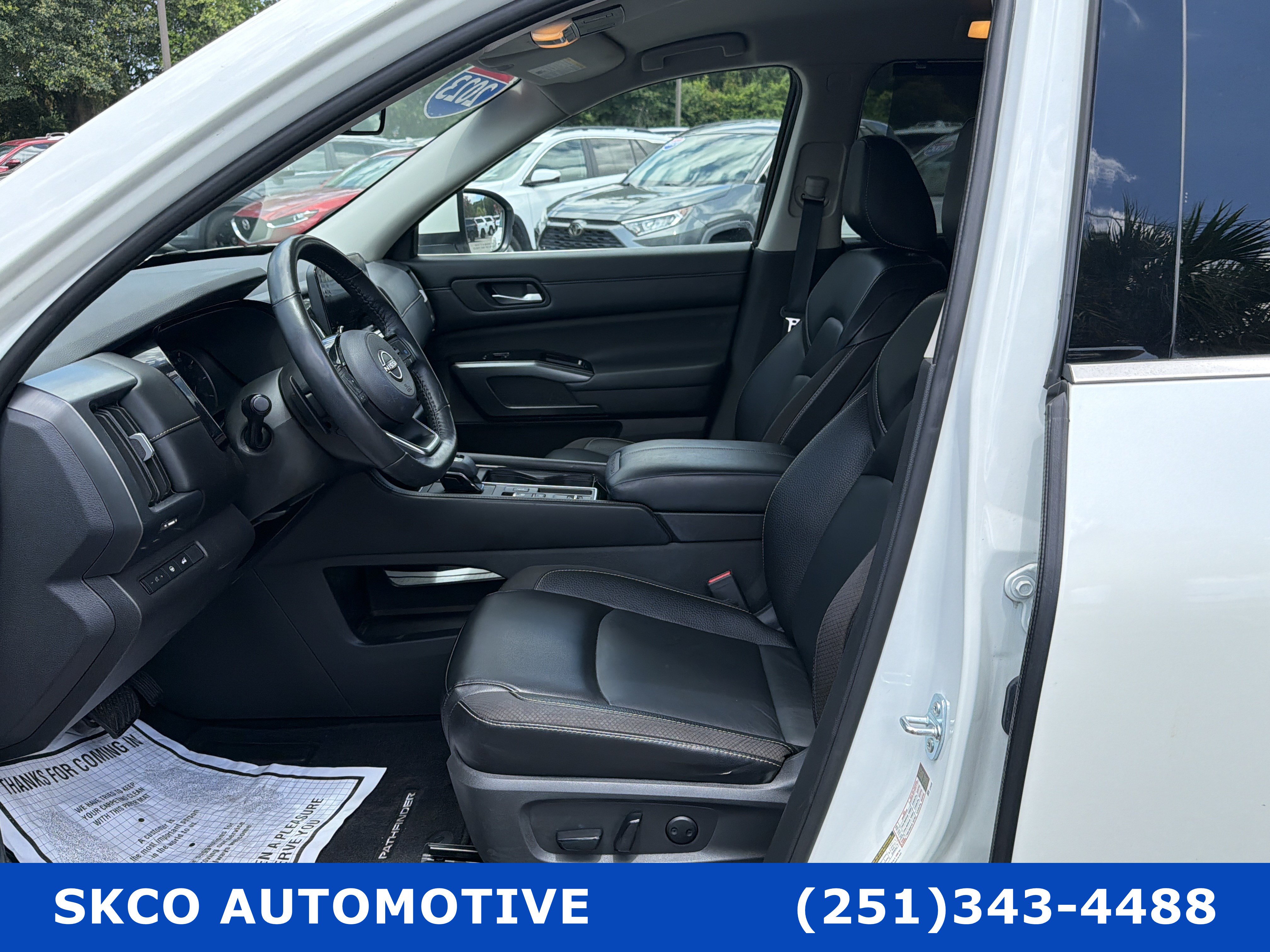 Used 2023 Nissan Pathfinder SL FWD image 11