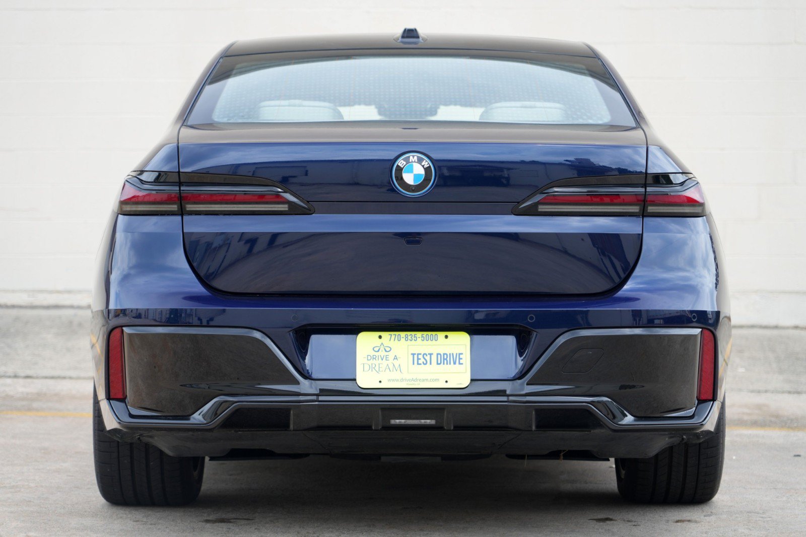 Used 2023 BMW i7 xDrive60 AWD/4WD image 11