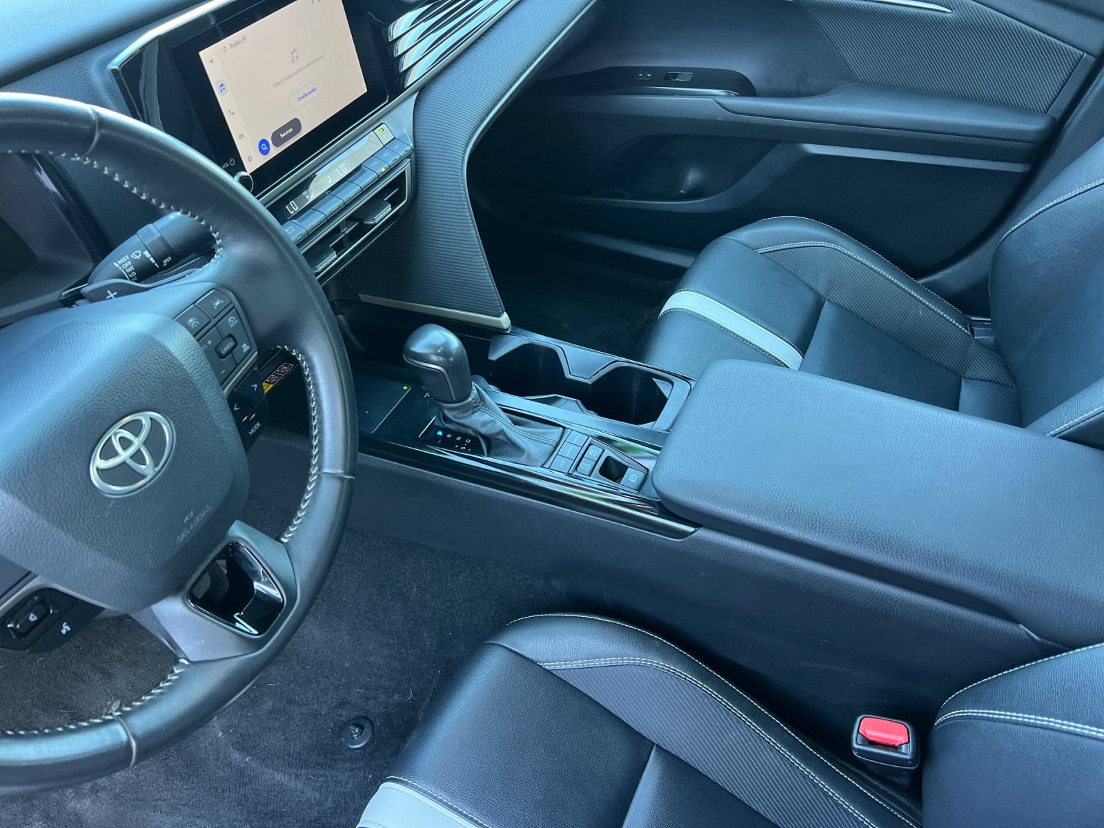 Used 2025 Toyota Camry SE FWD image 9
