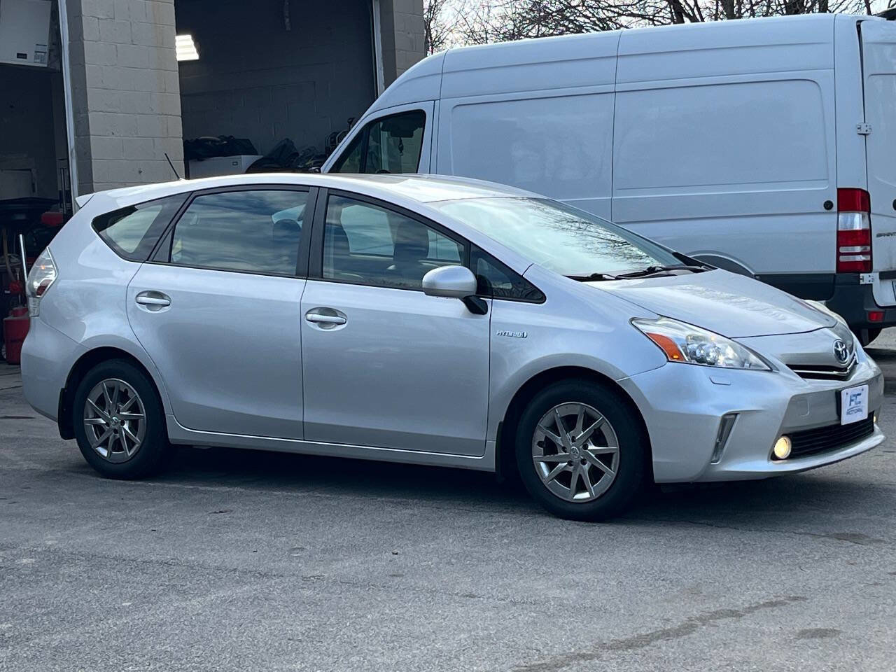 Used 2012 Toyota Prius V Five FWD image 4
