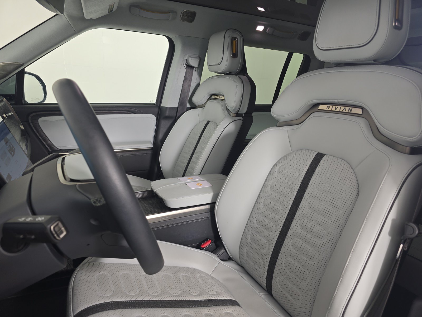 Used 2024 Rivian R1S Adventure AWD/4WD image 20