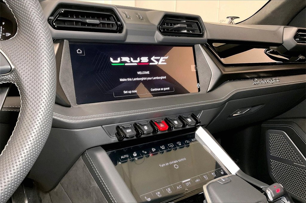 Used 2025 Lamborghini Urus SE image 24