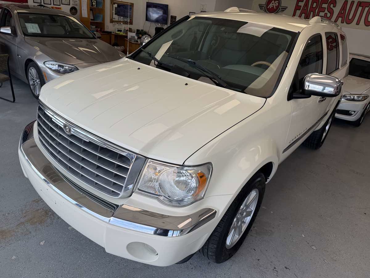 Used 2007 Chrysler Aspen Limited RWD image 10