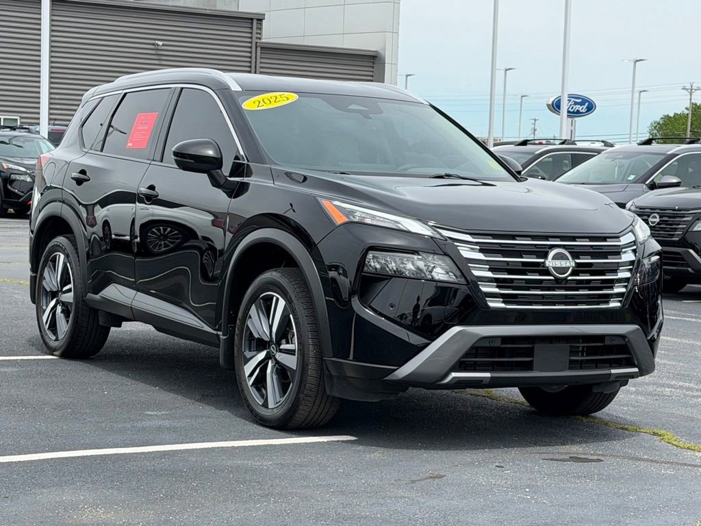 Used 2025 Nissan Rogue SL FWD image 2