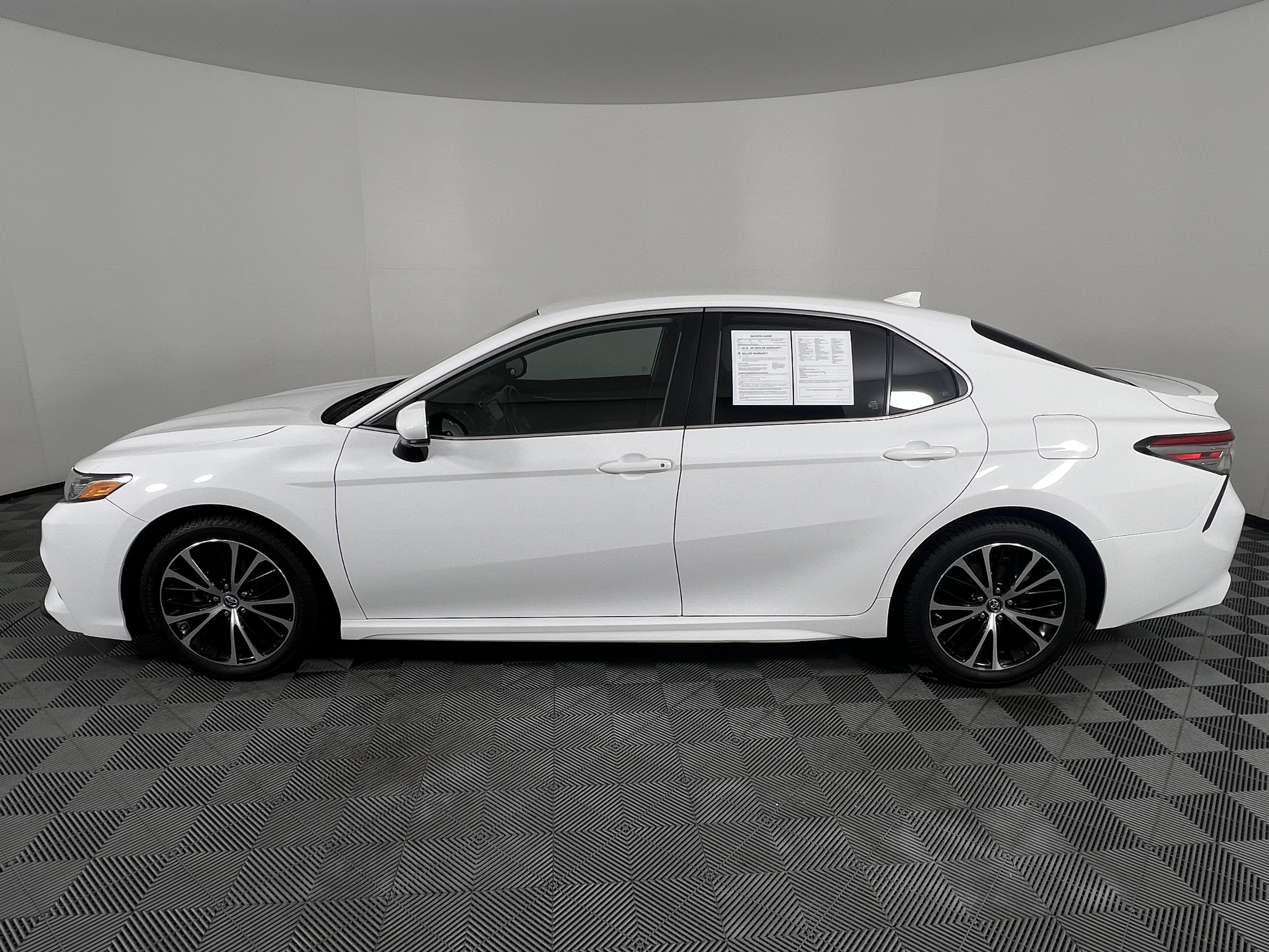 Used 2019 Toyota Camry SE FWD image 8
