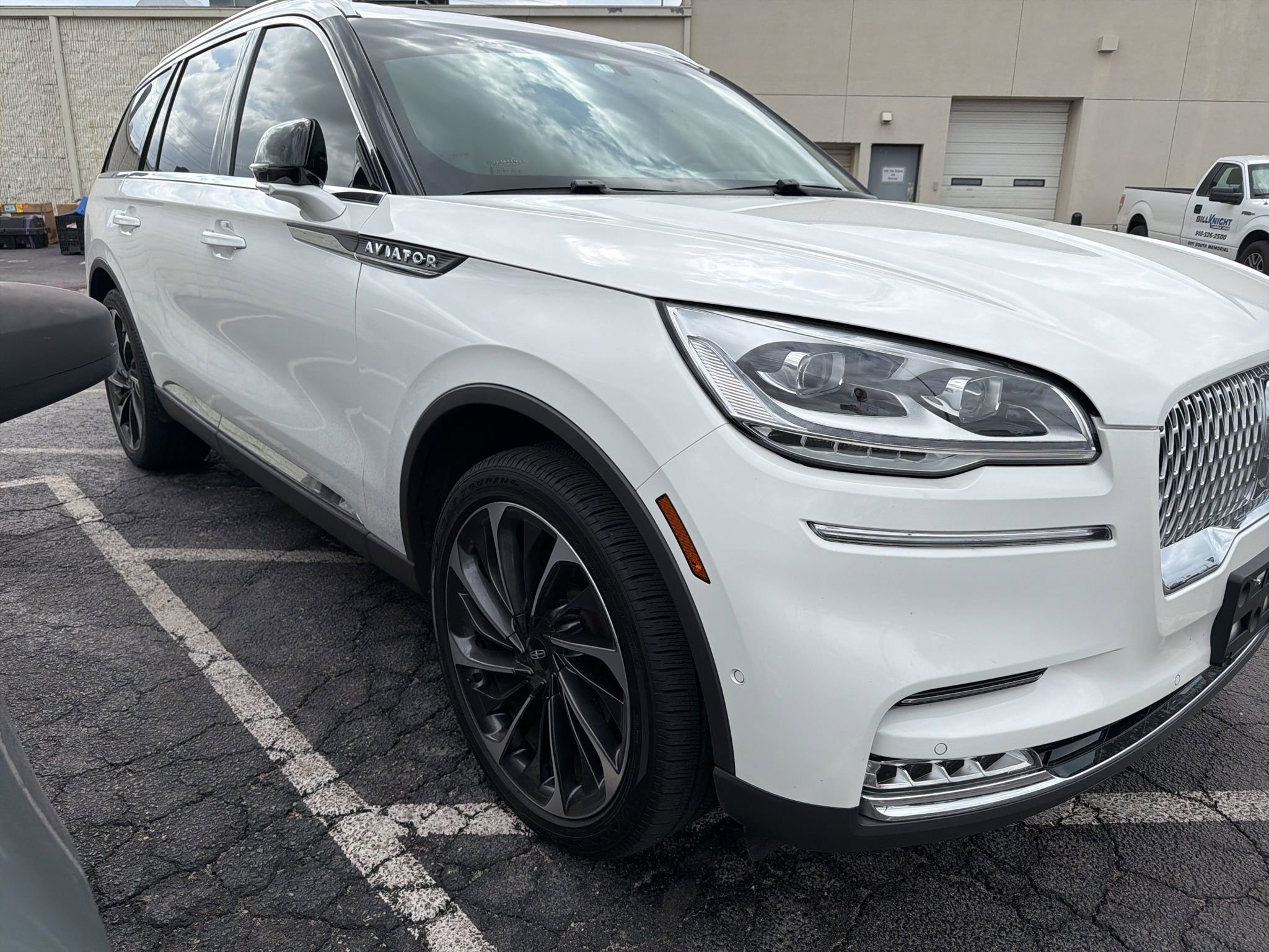Used 2023 Lincoln Aviator Reserve w/ Equipment Group 201A image 3