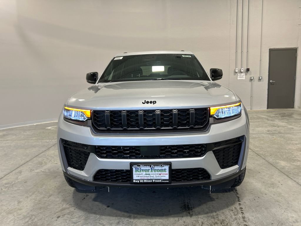 New 2026 Jeep Grand Cherokee Altitude image 3