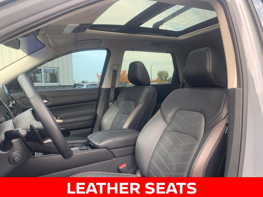 Certified 2024 Nissan Pathfinder Platinum w/ Cargo Package AWD/4WD image 7