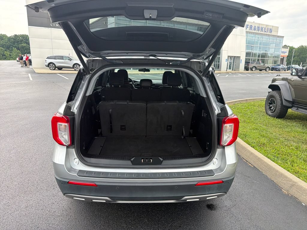 Used 2022 Ford Explorer XLT w/ Equipment Group 202A RWD image 13