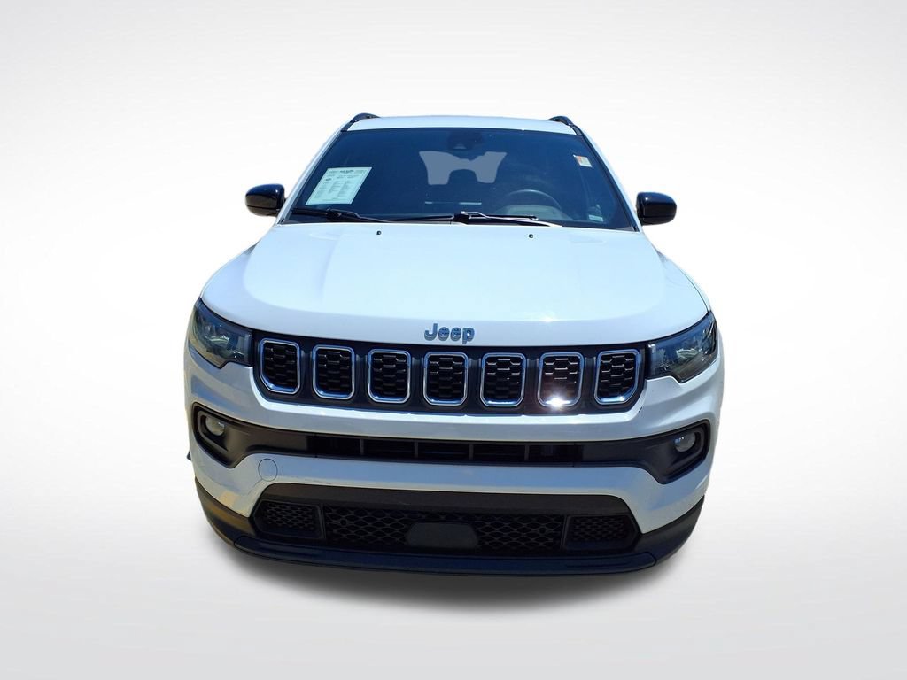 Used 2024 Jeep Compass Latitude AWD/4WD image 2