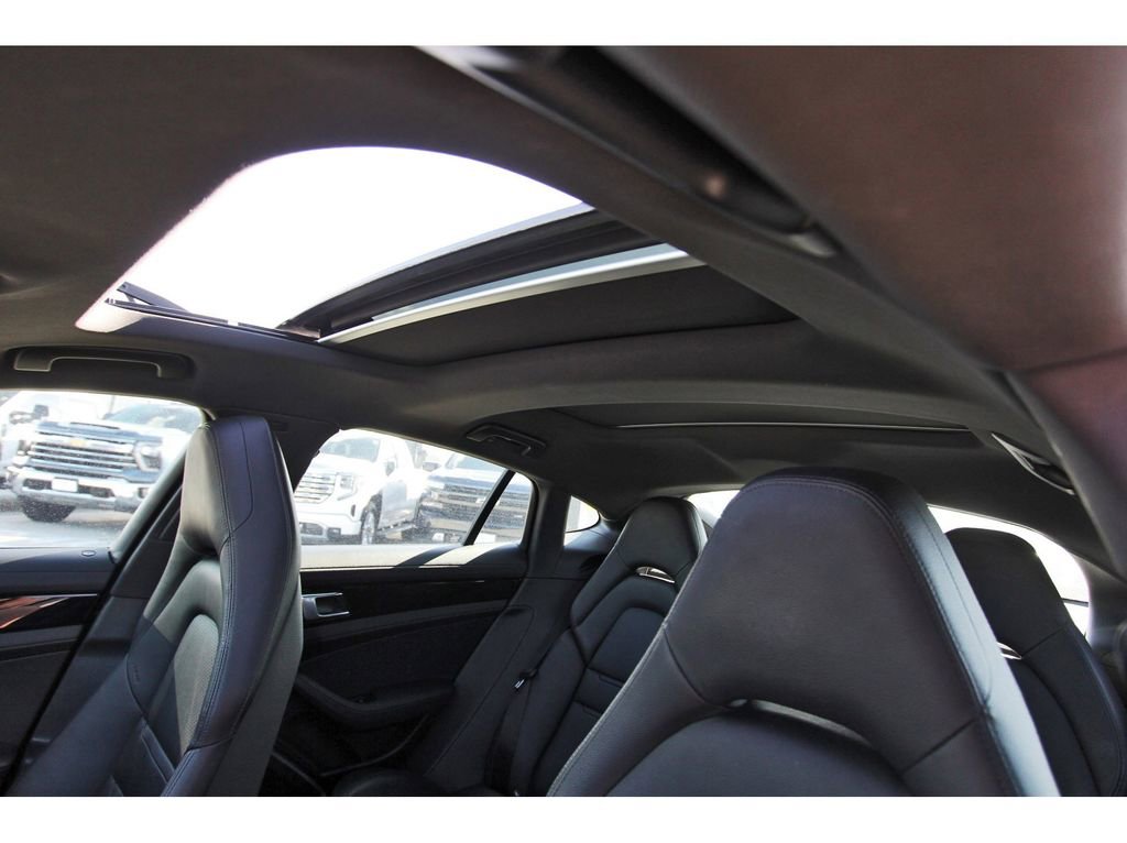 Used 2019 Porsche Panamera 4 image 28