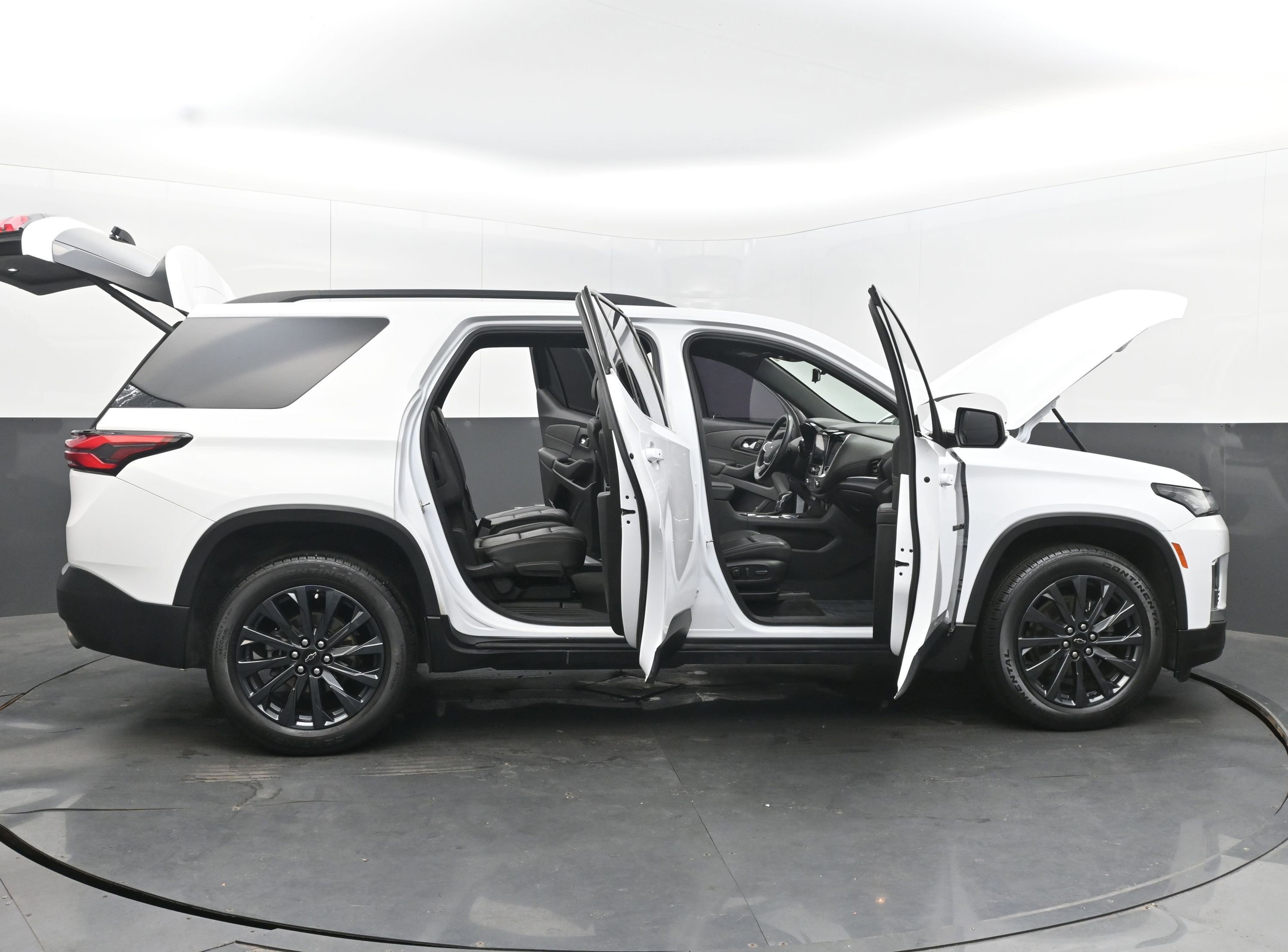 Used 2023 Chevrolet Traverse RS image 47