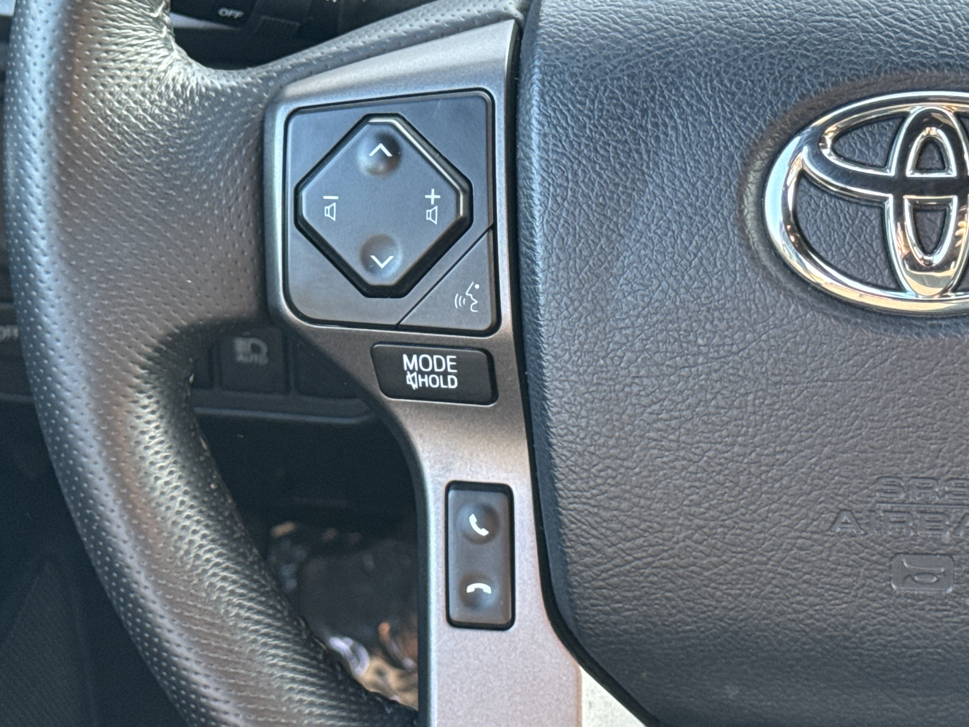 Used 2019 Toyota Tacoma TRD Off-Road AWD/4WD image 7