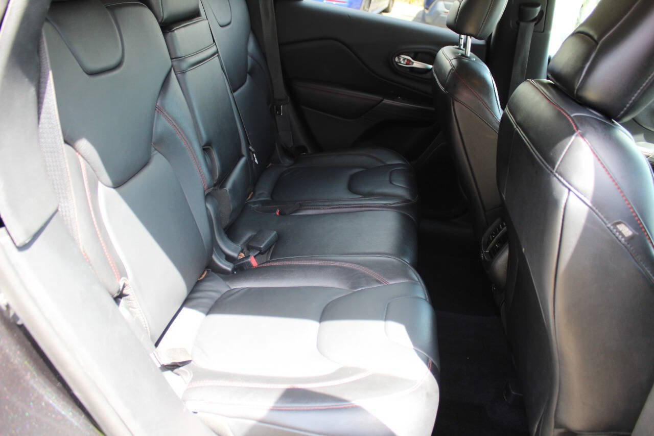 Used 2014 Jeep Cherokee Trailhawk w/ Technology Group AWD/4WD image 19