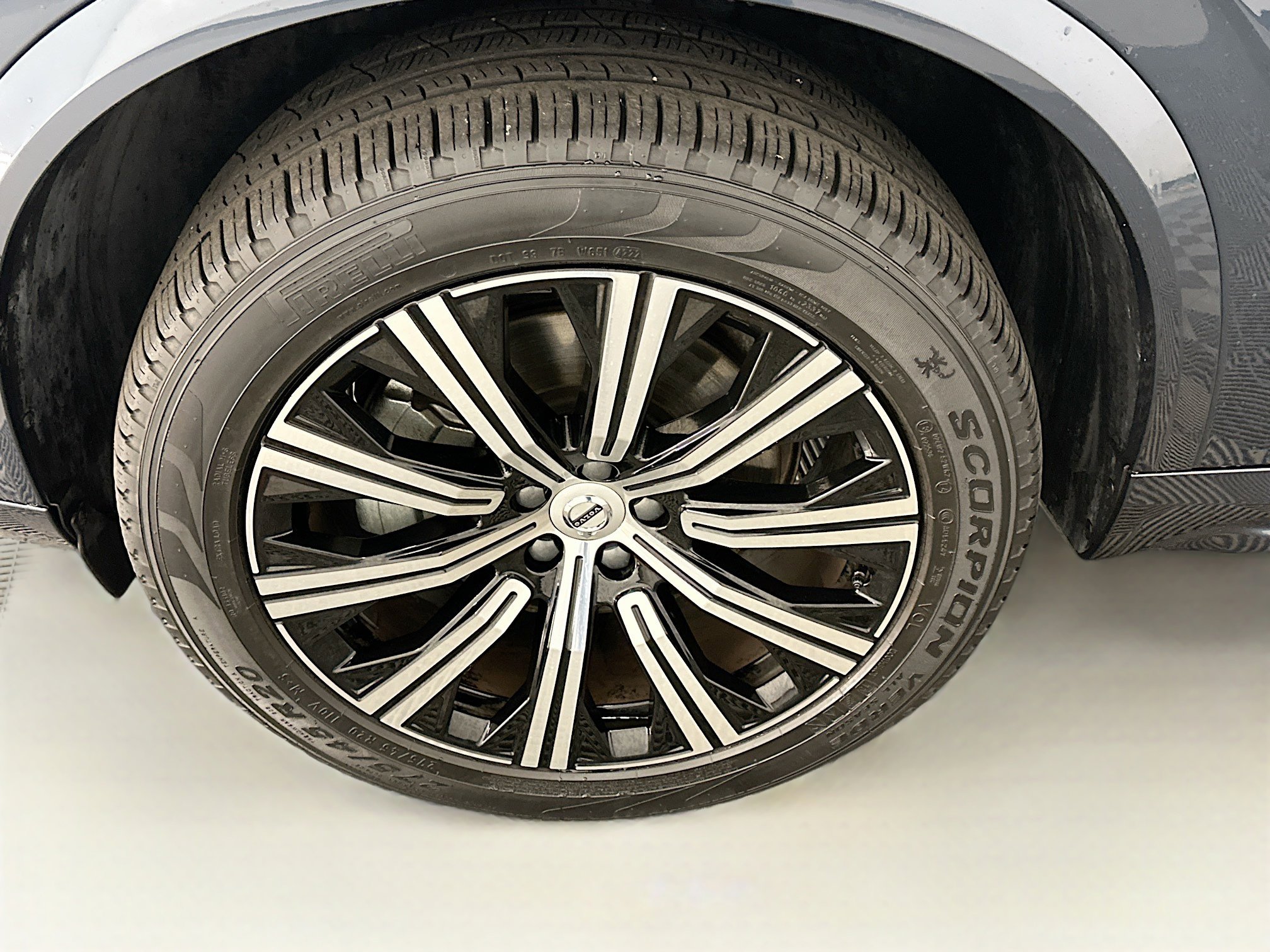 Used 2023 Volvo XC90 B6 Core w/ Protection Package Premier image 11