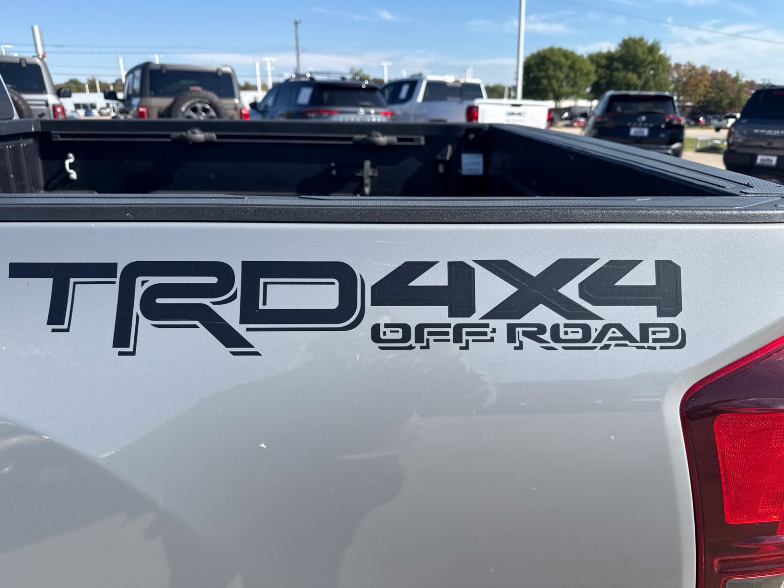 Used 2019 Toyota Tacoma TRD Off-Road AWD/4WD image 9