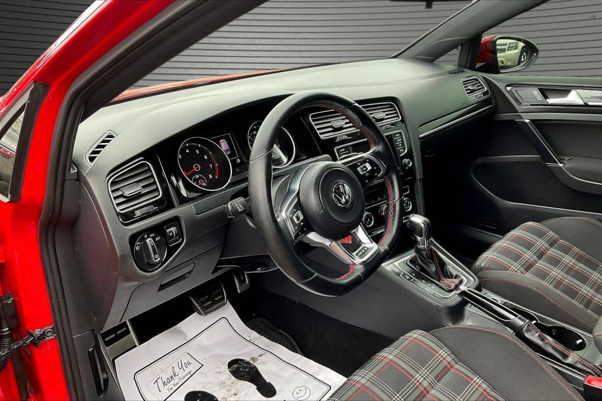 Used 2015 Volkswagen GTI S FWD image 15