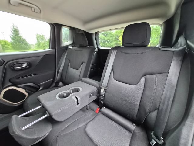 Used 2015 Jeep Renegade Latitude w/ Popular Equipment Group AWD/4WD image 29