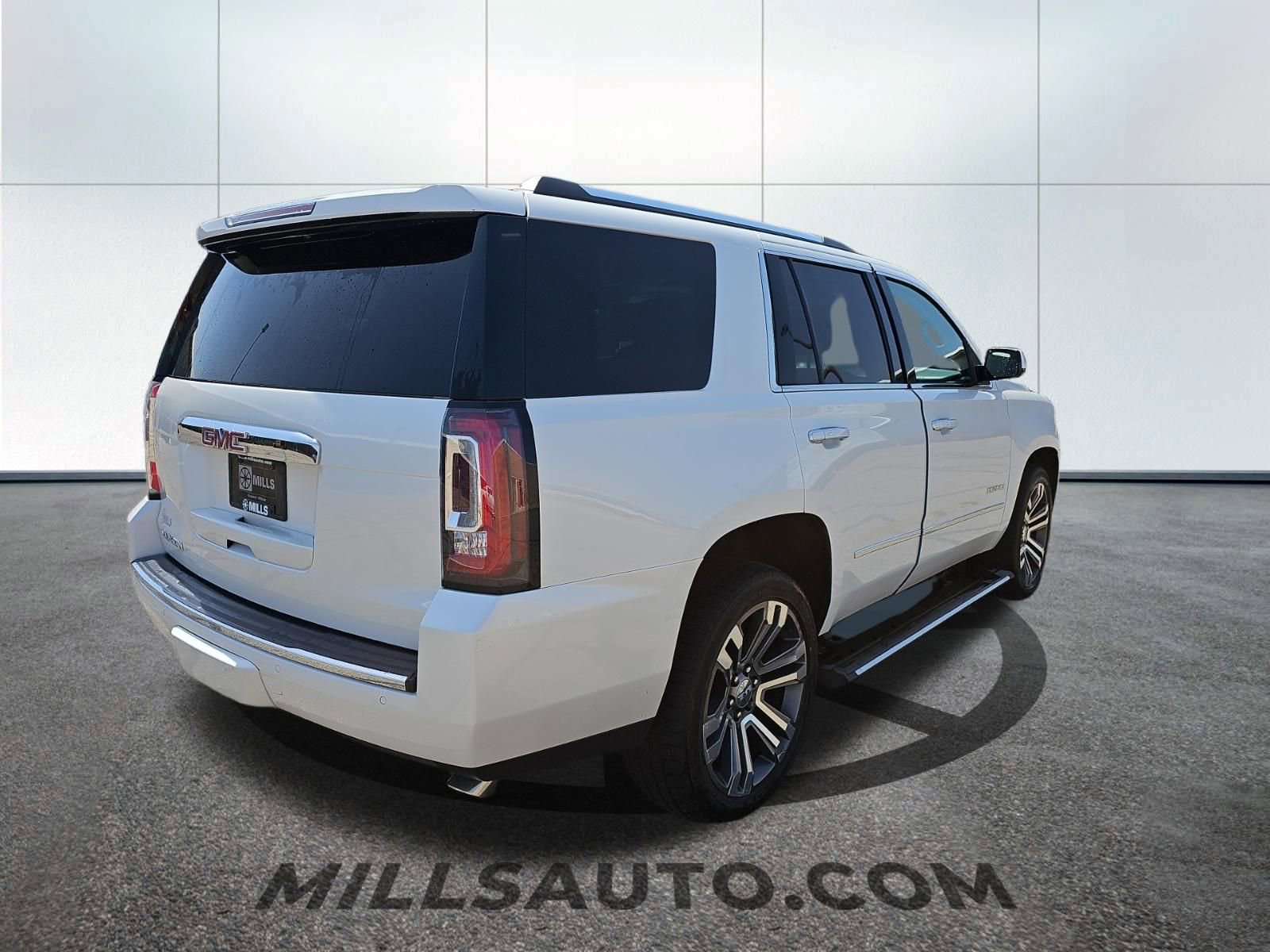 Used 2017 GMC Yukon Denali w/ Open Road Package AWD/4WD image 5