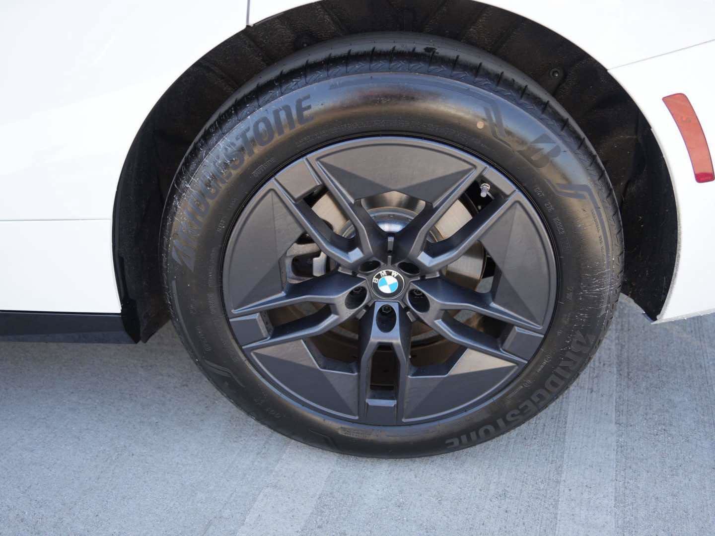 Used 2026 BMW iX xDrive45 w/ Premium Package image 6