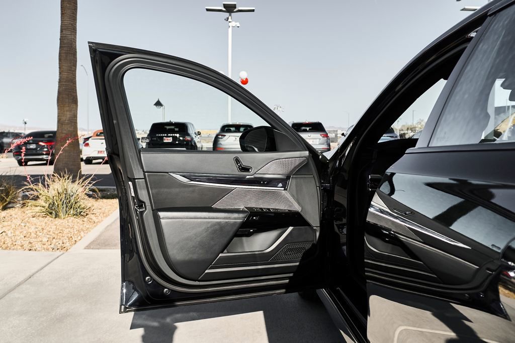 Used 2024 BMW 740i w/ Premium Package RWD image 15