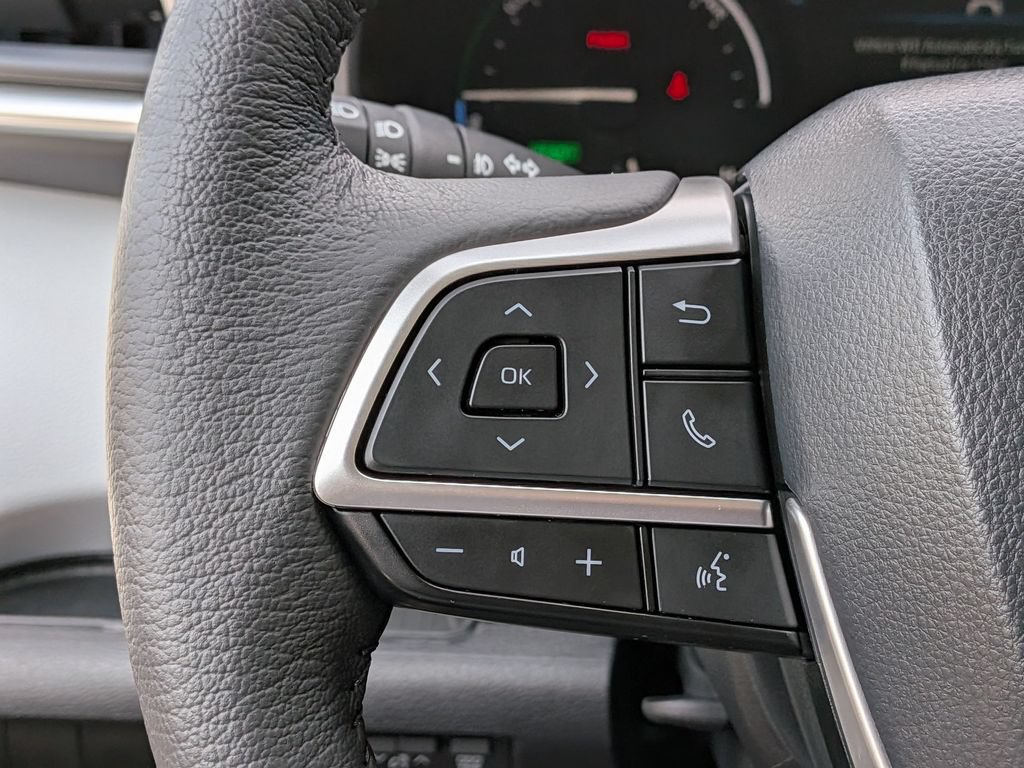 Used 2026 Toyota Sienna XLE FWD image 24