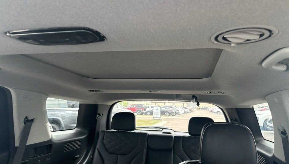Used 2021 Hyundai Palisade Limited w/ Winter Package AWD/4WD image 9