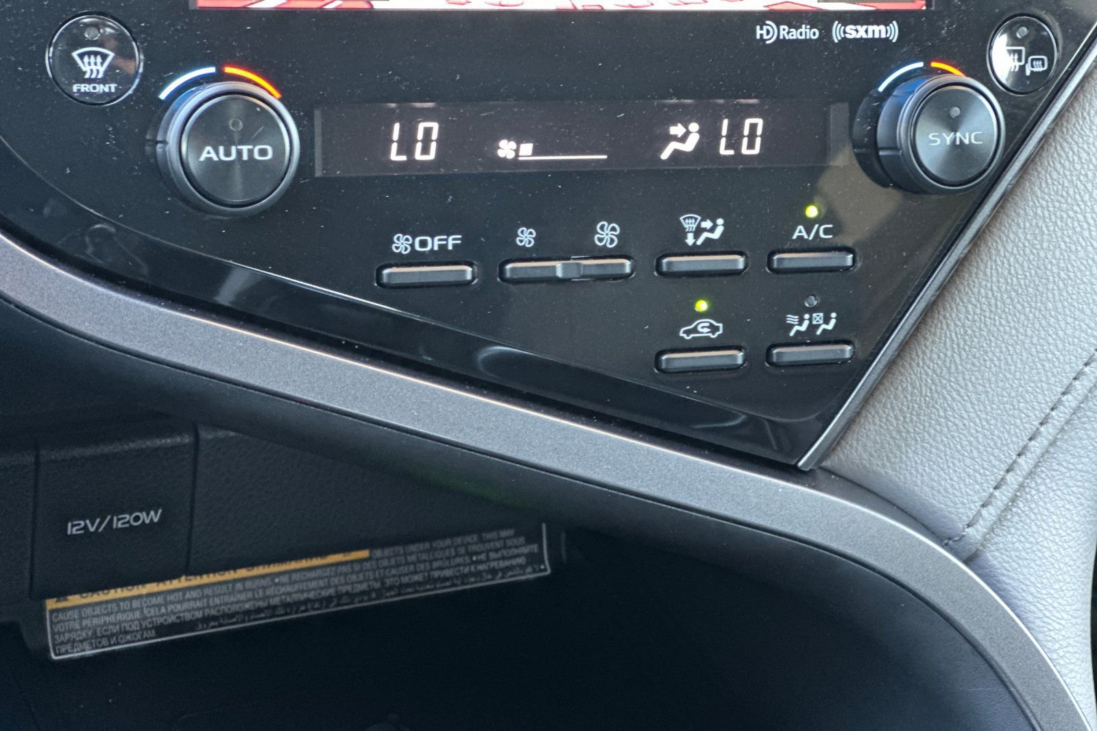 Used 2020 Toyota Camry XLE image 20