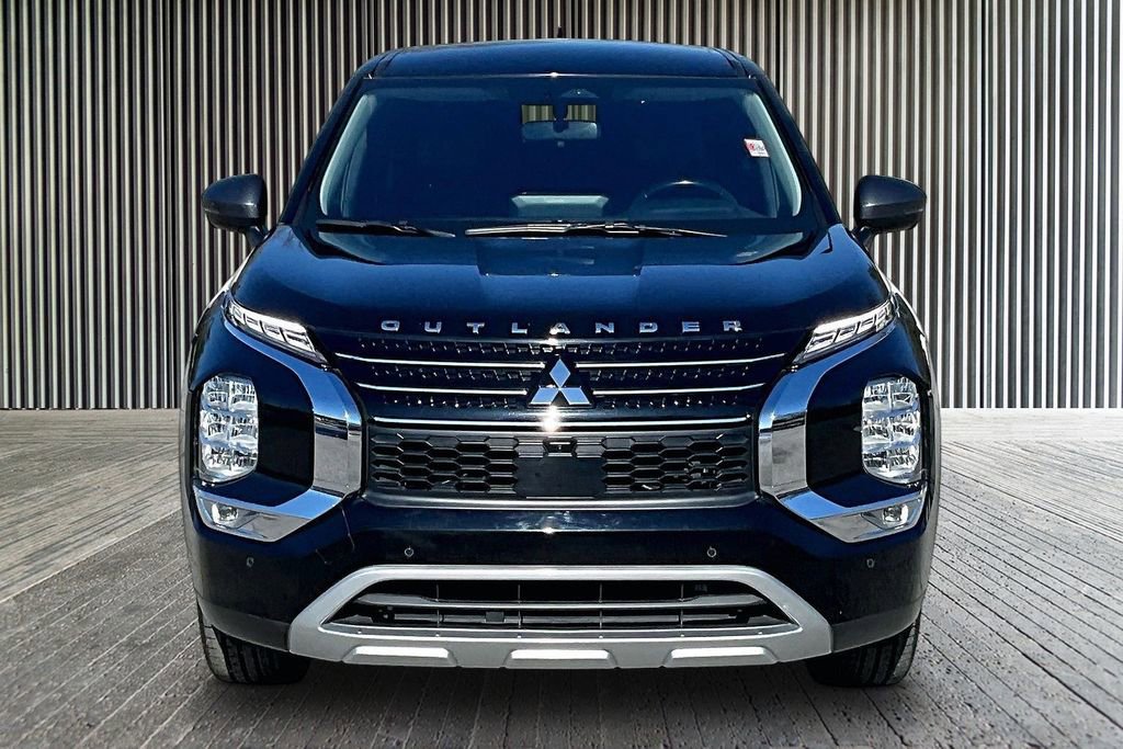 Used 2022 Mitsubishi Outlander SE image 4