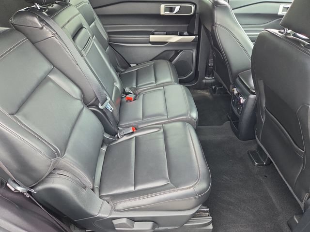 Used 2021 Ford Explorer XLT w/ Equipment Group 202A AWD/4WD image 17