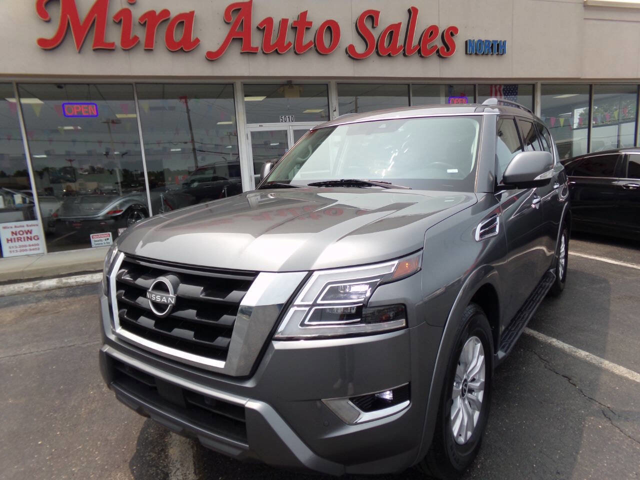 Used 2023 Nissan Armada SV image 2
