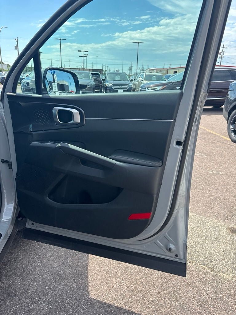 Used 2025 Kia Sorento S w/ Panoramic Sunroof Package FWD image 29