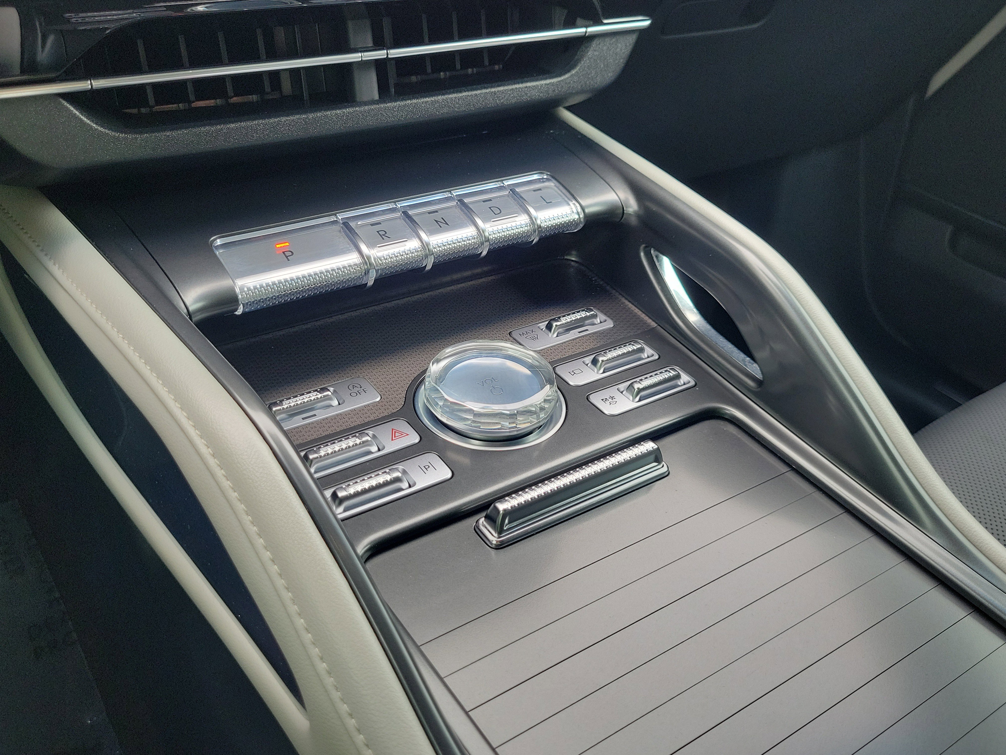 Used 2024 Lincoln Nautilus Premier image 24