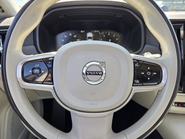 Used 2017 Volvo V90 T6 Cross Country image 28