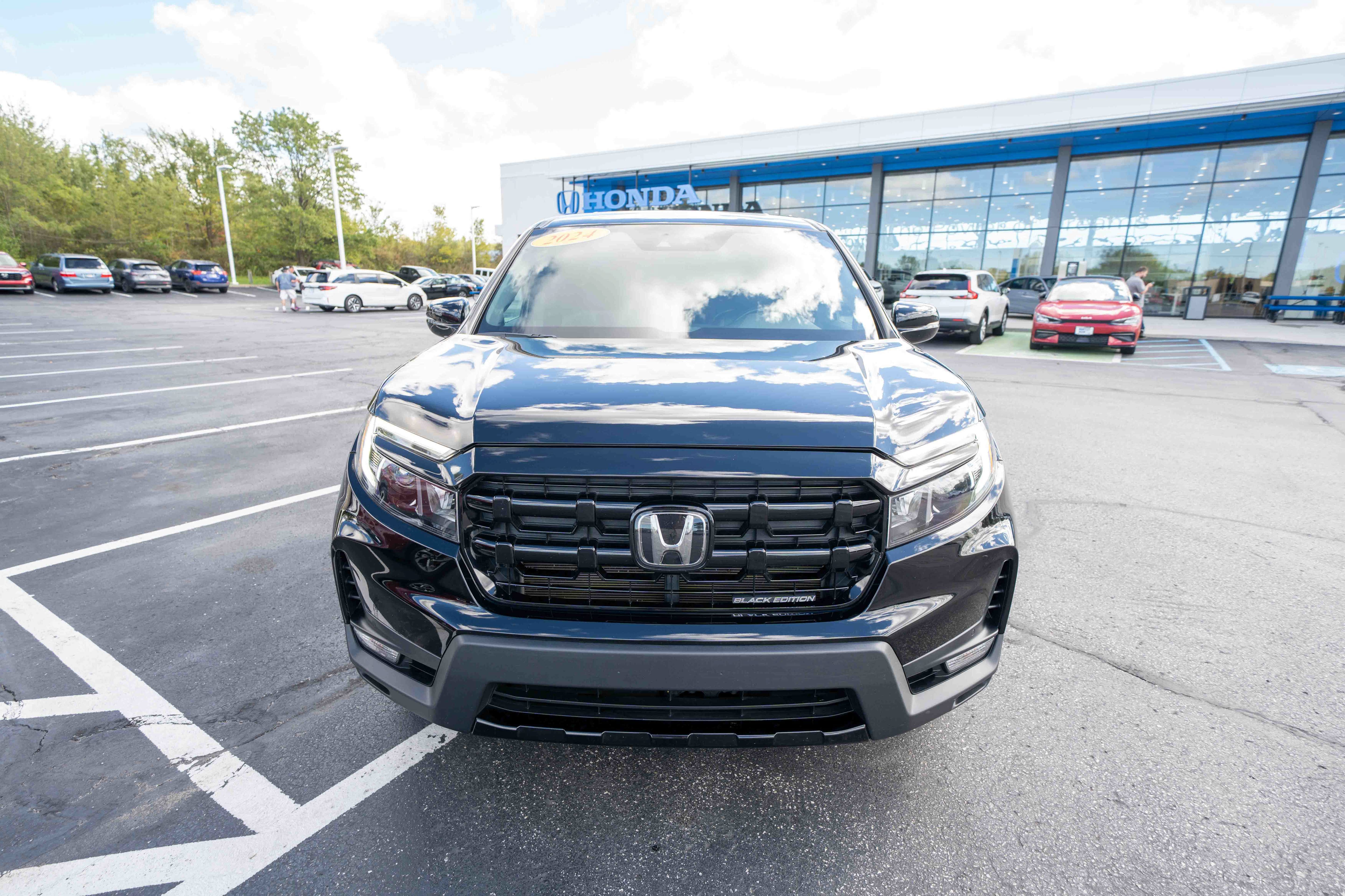 Used 2024 Honda Ridgeline Black Edition image 2