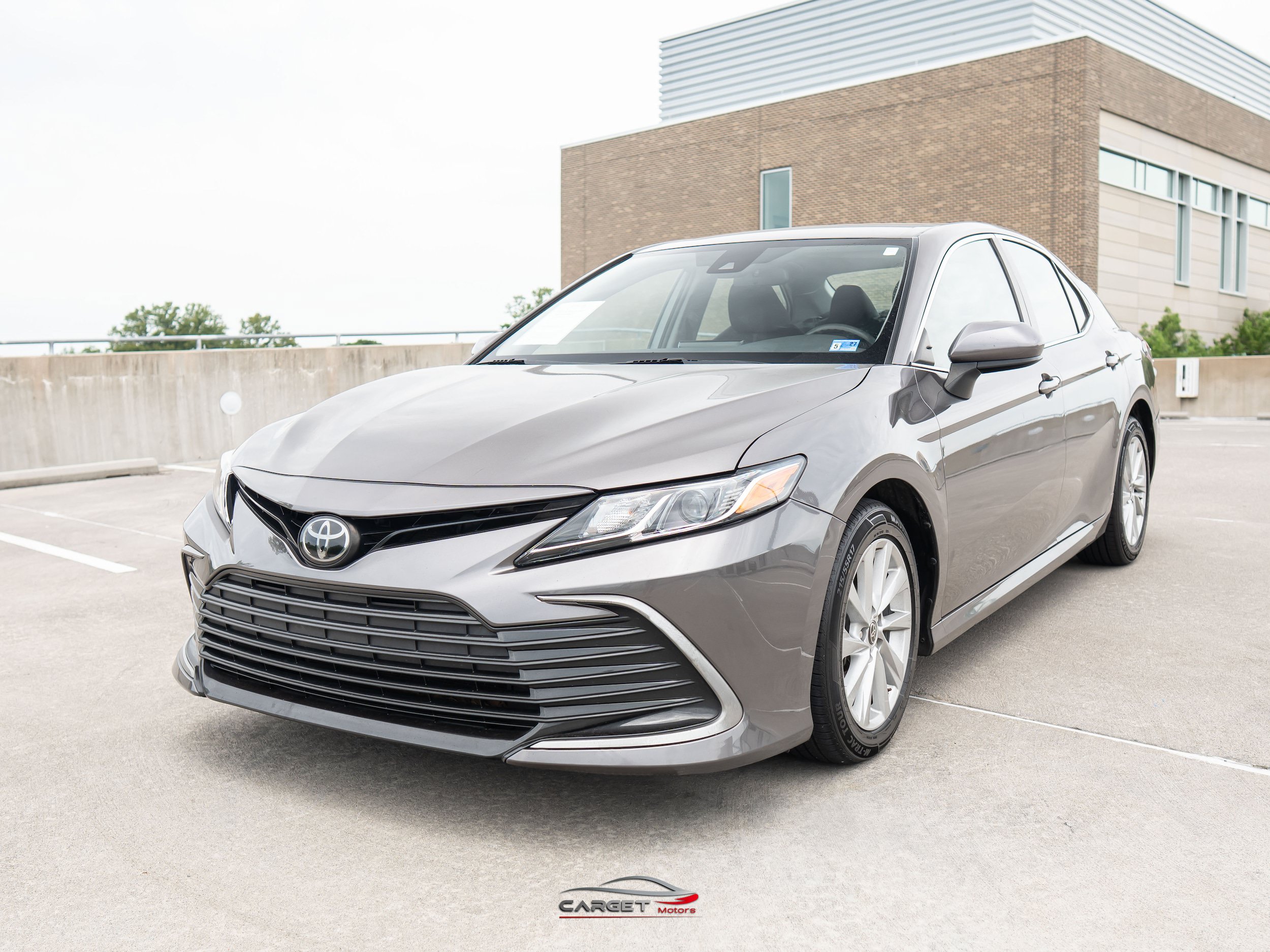 Used 2021 Toyota Camry LE FWD image 3