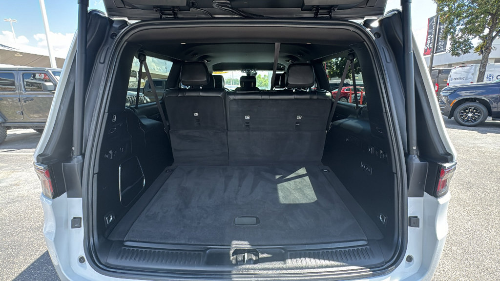 Used 2024 Jeep Wagoneer L Series II RWD image 20