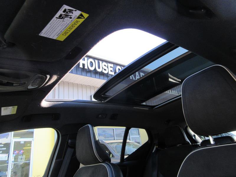 Used 2019 Volvo XC40 T4 R-Design image 22