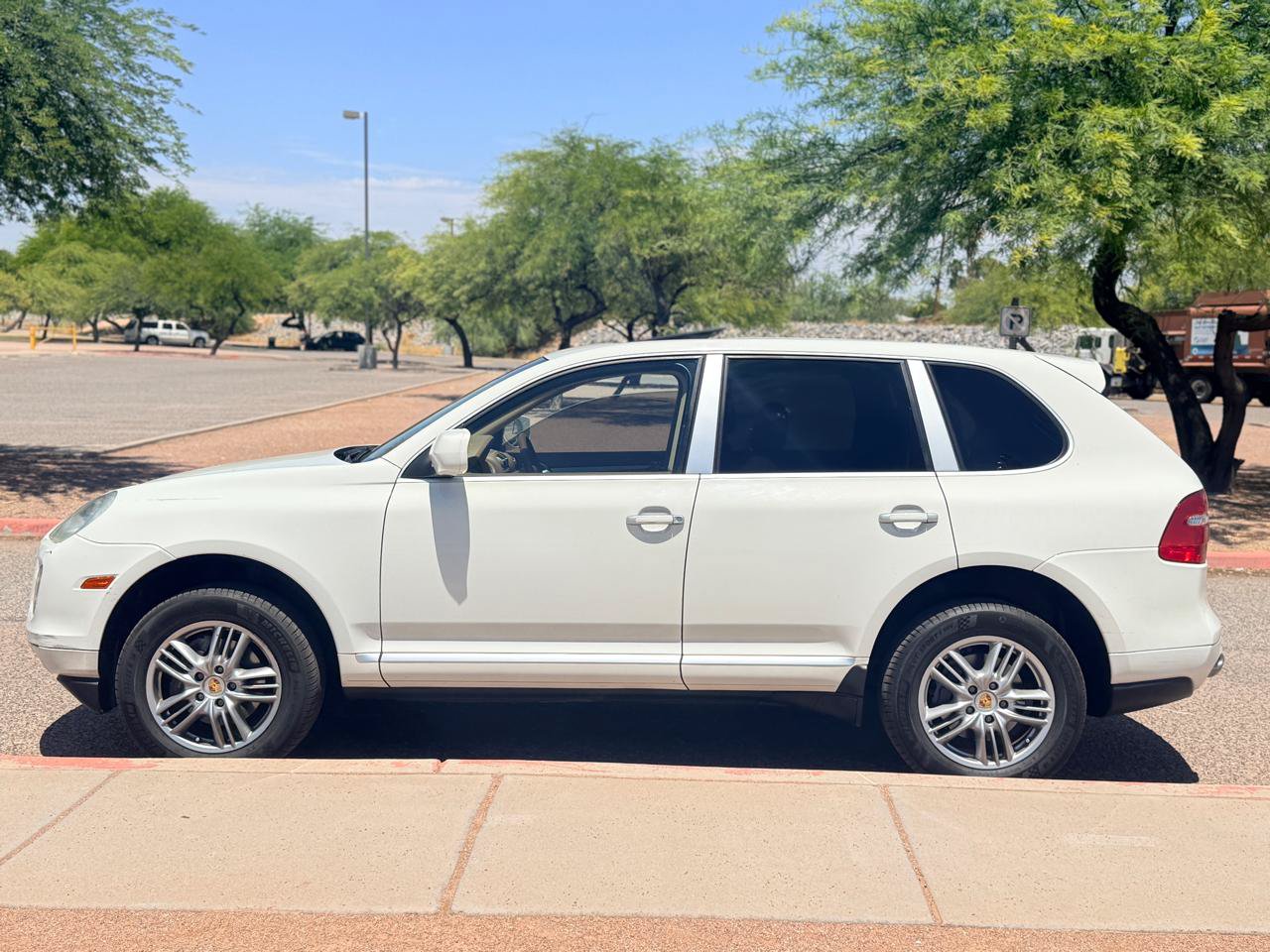 Used 2009 Porsche Cayenne AWD/4WD image 2