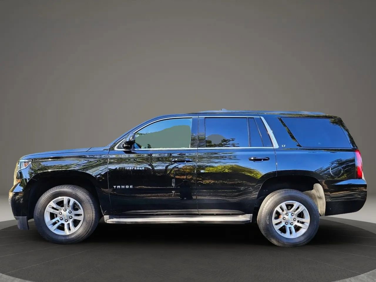 Used 2019 Chevrolet Tahoe LT image 3