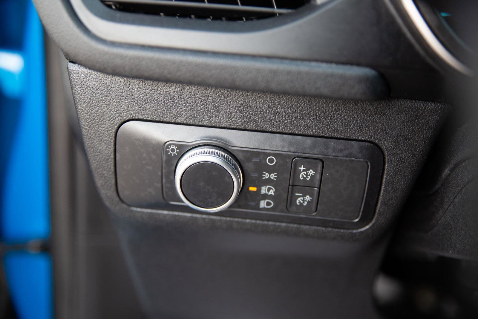 Used 2020 Ford Escape SE image 19