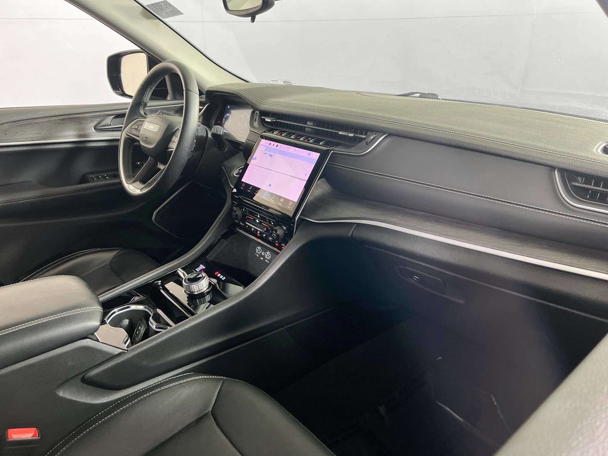 Used 2022 Jeep Grand Cherokee L Limited image 29