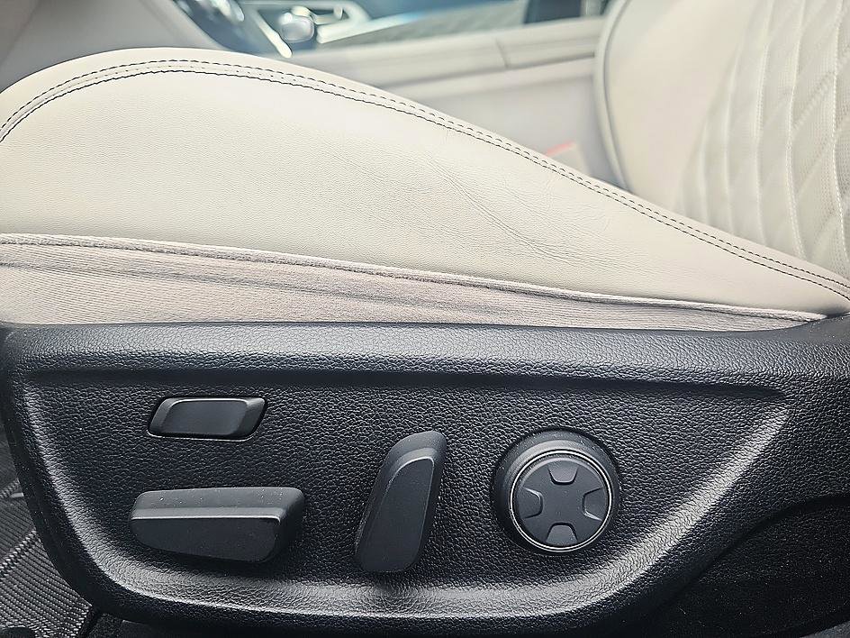 Used 2021 Genesis G70 2.0T w/ Prestige Package AWD/4WD image 16