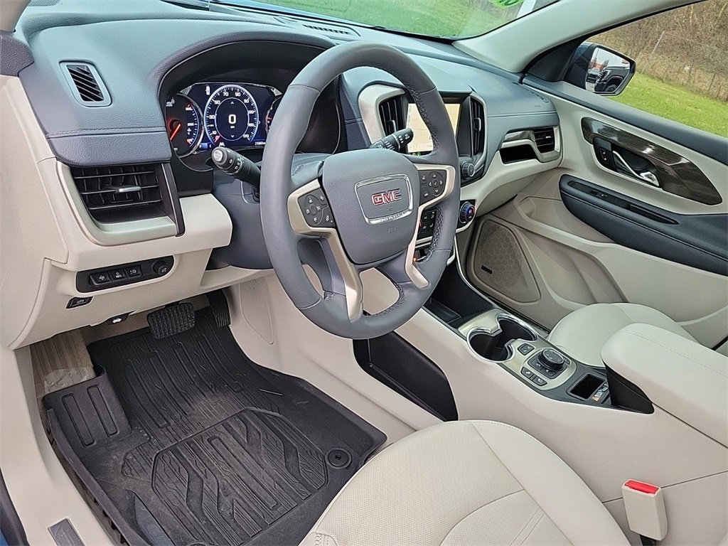 Used 2024 GMC Terrain Denali w/ Denali Premium Package image 17